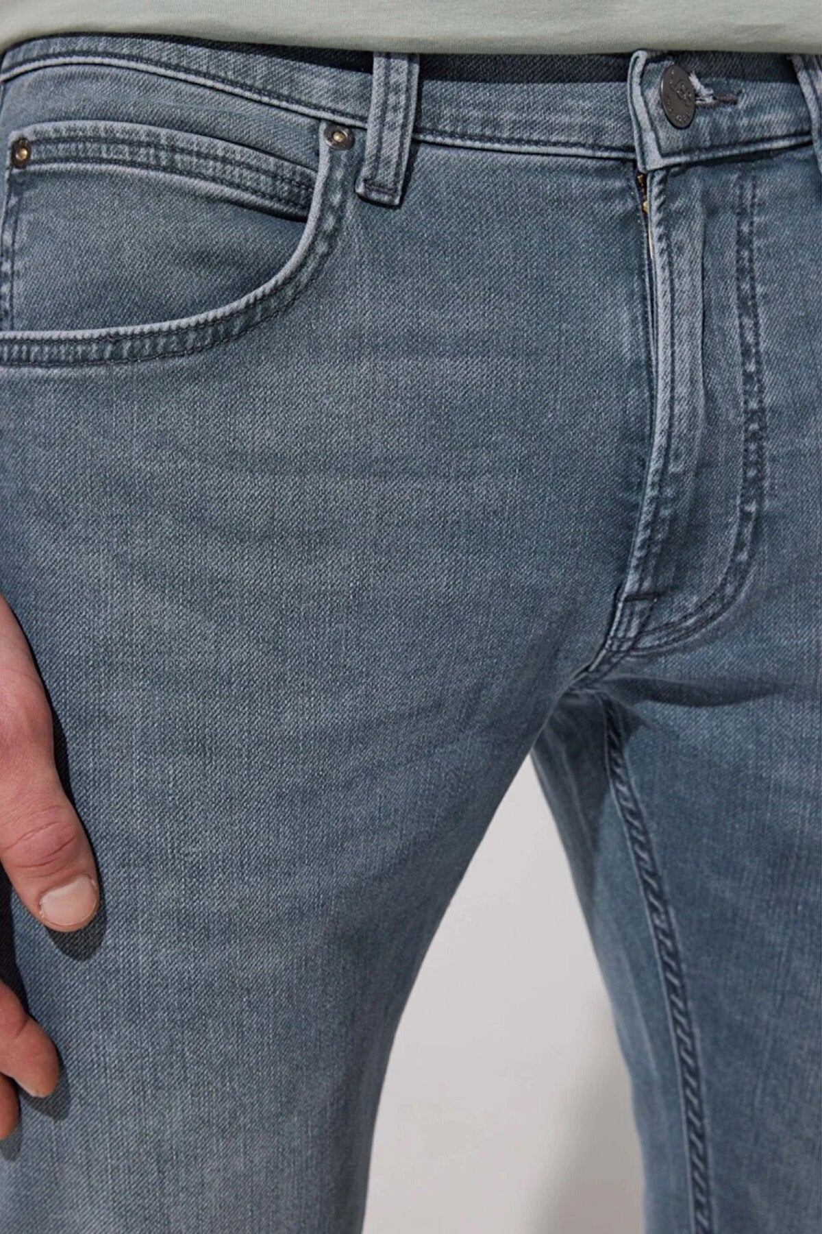 ג'ינס סטרץ' ארוך בגזרת סלים