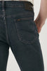 מכנס ג'ינס בגזרת סלים