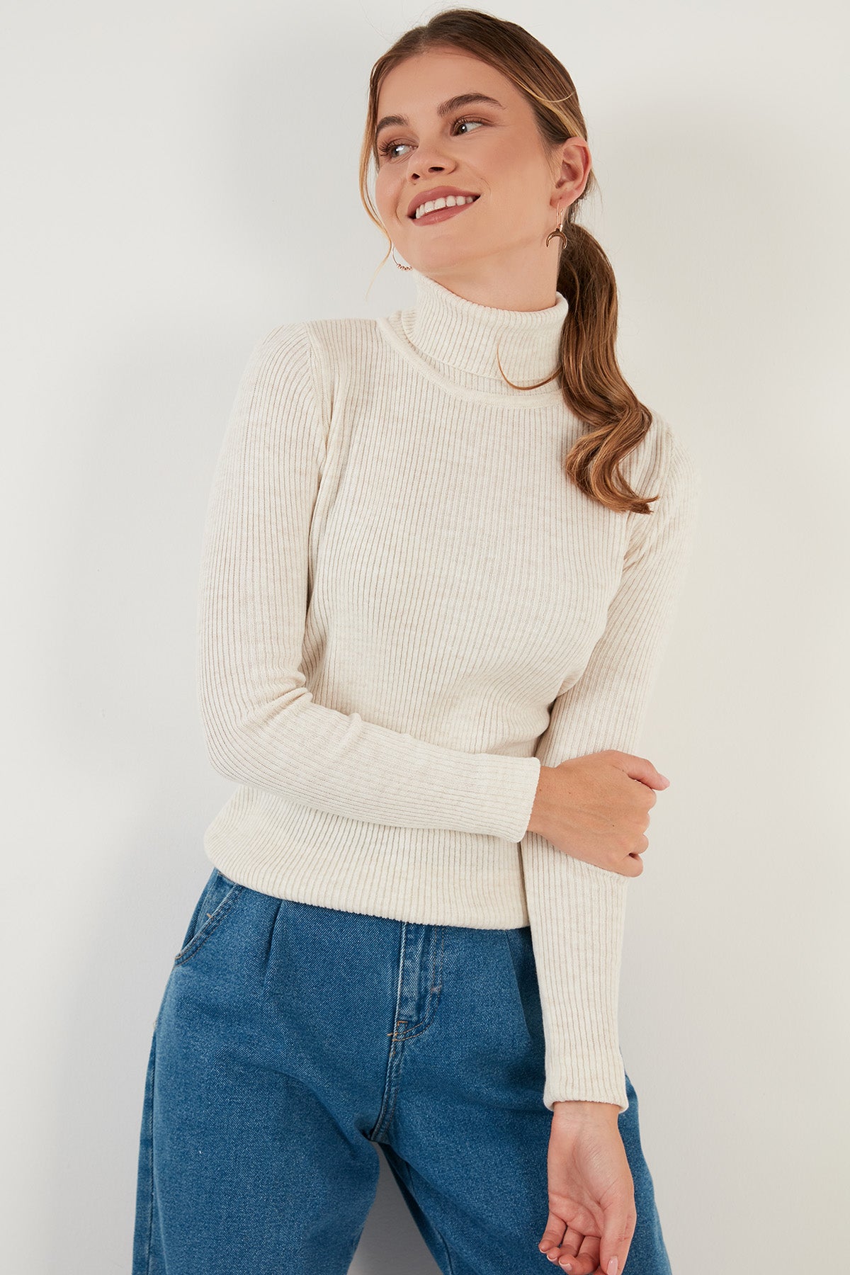 Lela Corduroy Turtleneck Knitwear Women's Sweater - EKRU